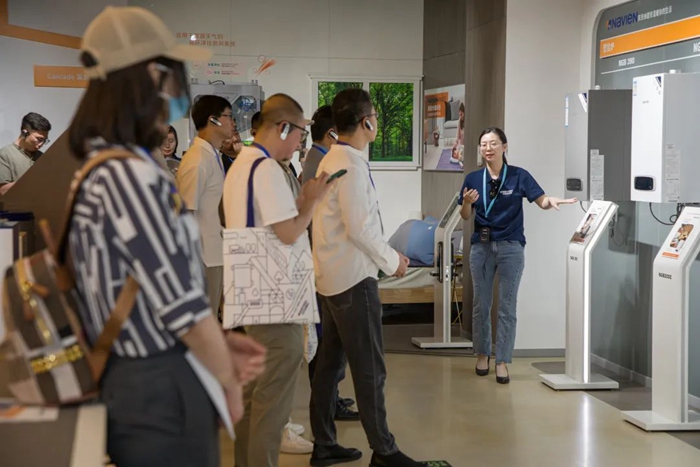 参观庆东纳碧安展厅